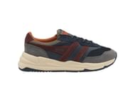 The classic men's Titan sneakers (Image via Gola)